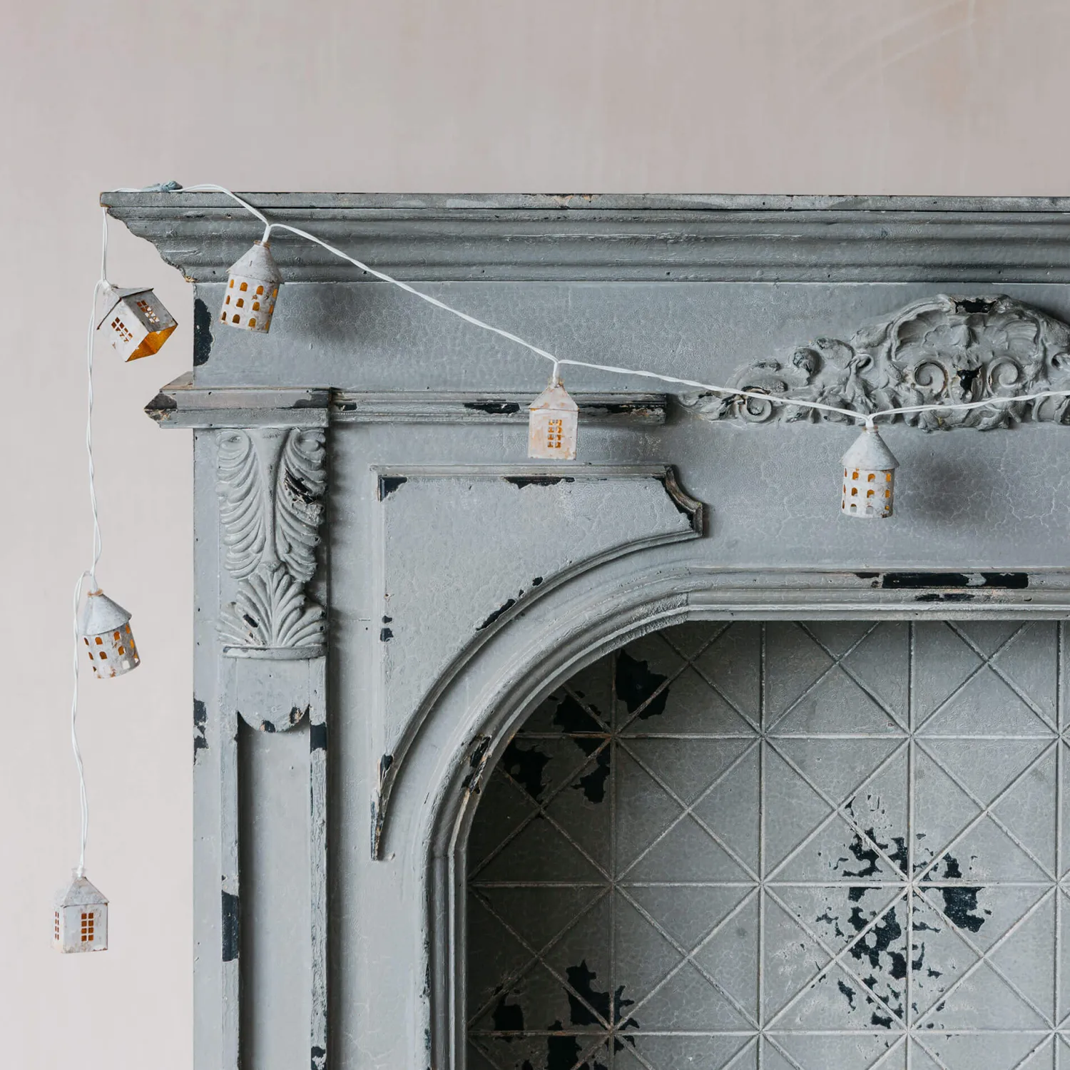 Graham & Green Antiqued Winter Village Garland