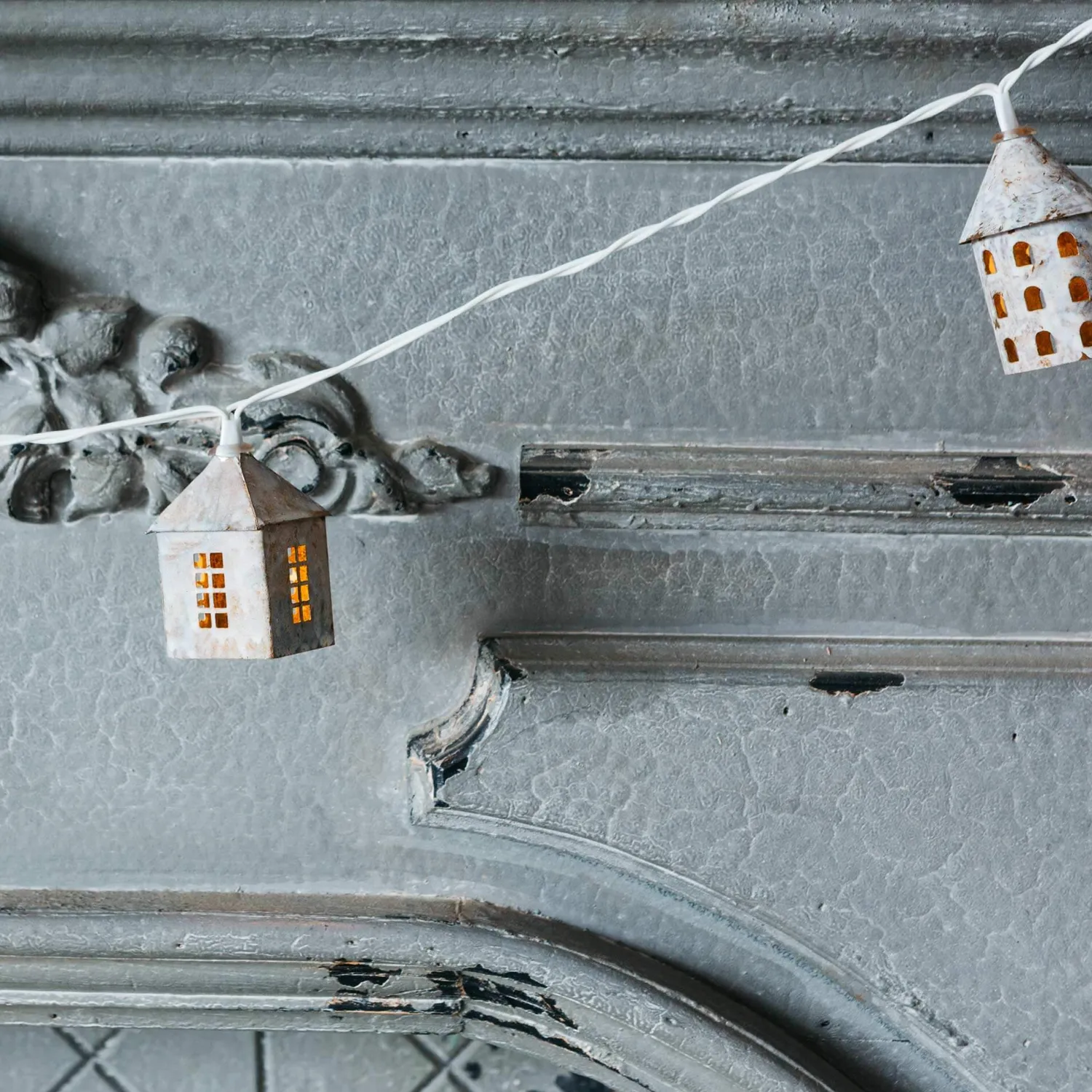 Graham & Green Antiqued Winter Village Garland