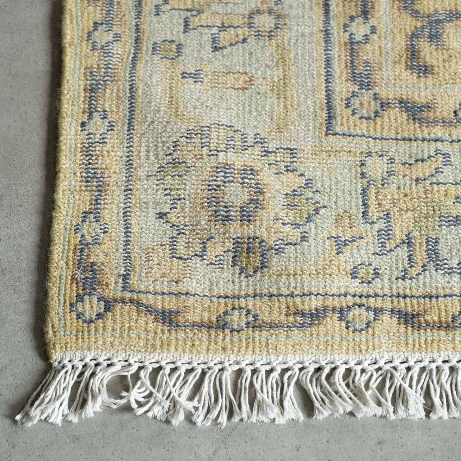 Graham & Green Arden Knotted Wool Rug 180 x 270cm
