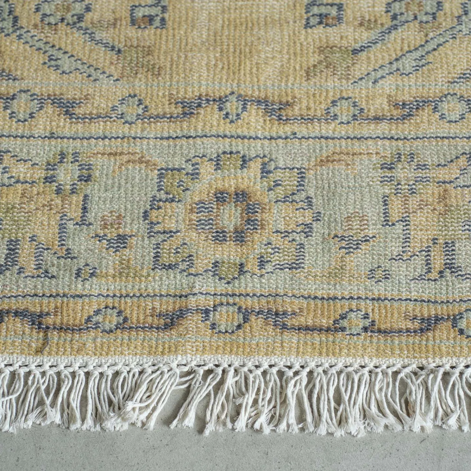 Graham & Green Arden Knotted Wool Rug 180 x 270cm
