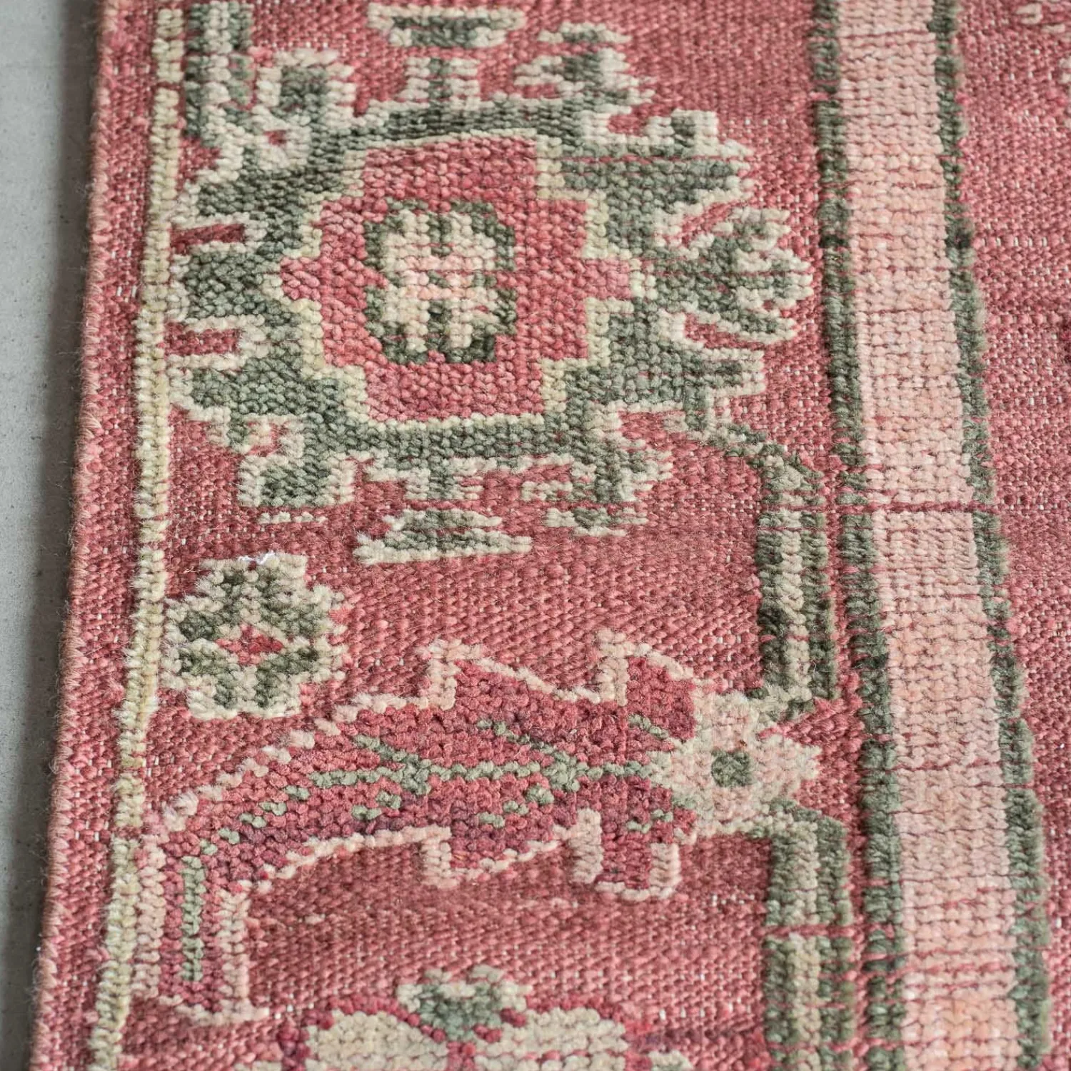 Graham & Green Daria Knotted Wool Rug 200 x 300cm