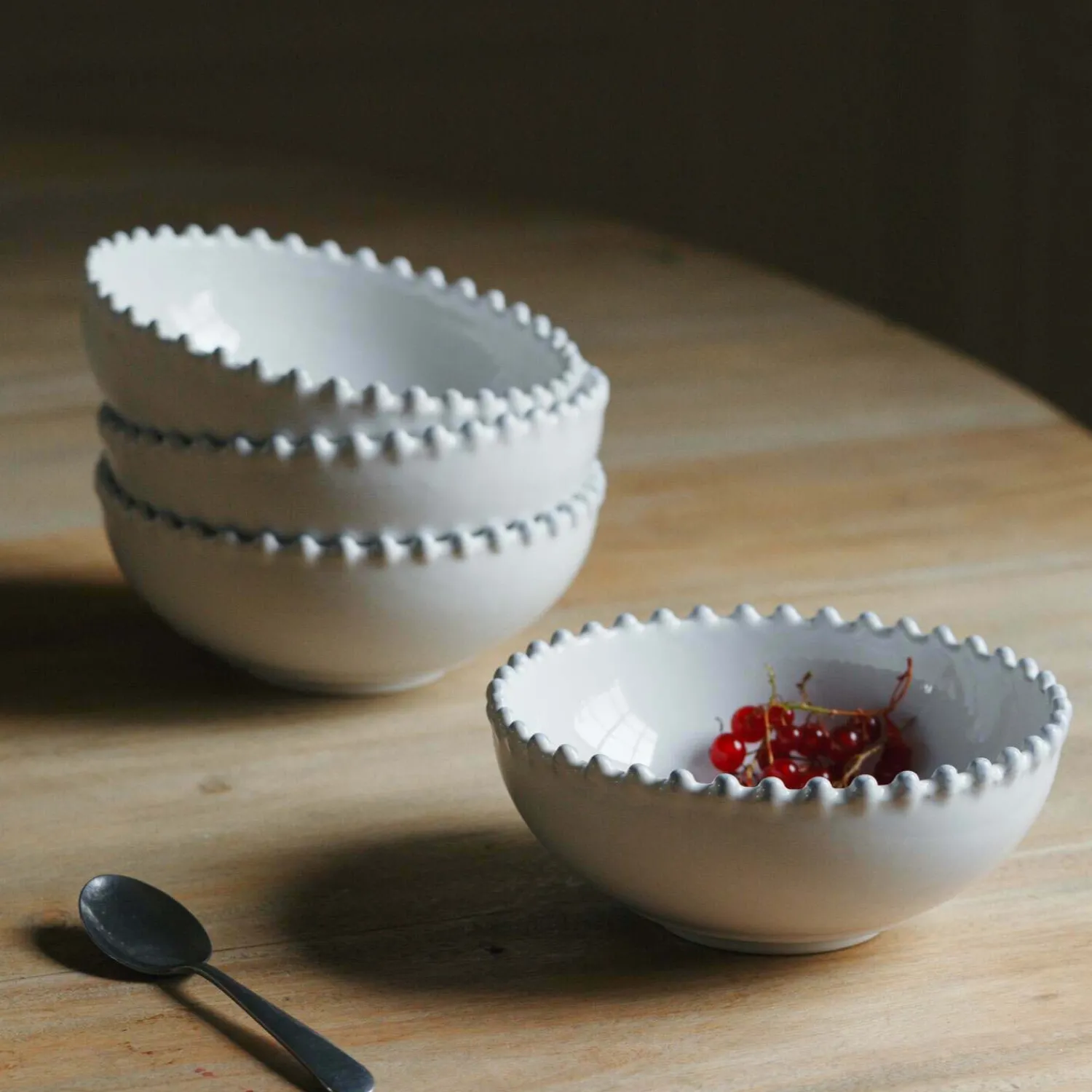 Graham & Green Eve White Bobble Tableware