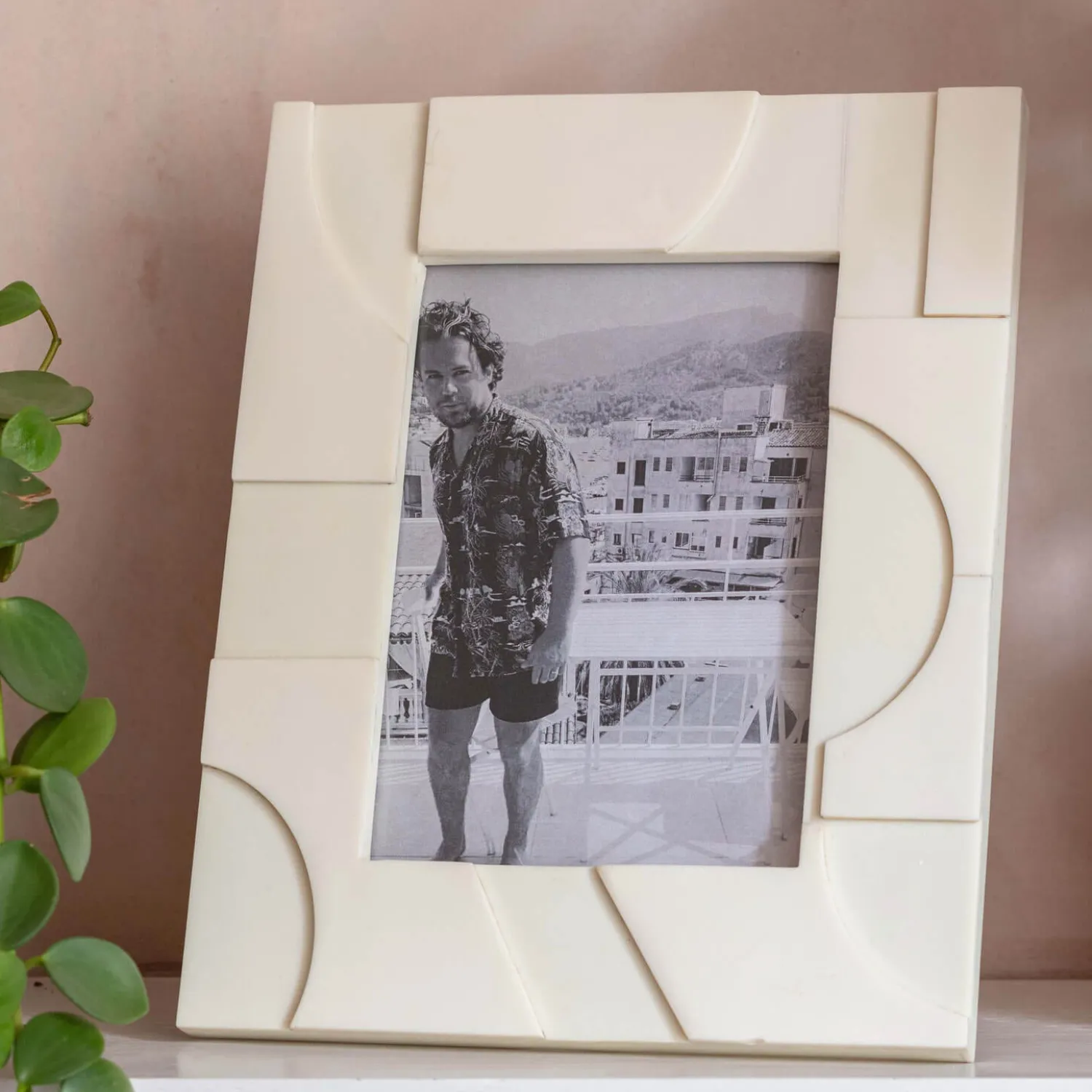 Graham & Green Ivory 3D Abstract Photo Frame