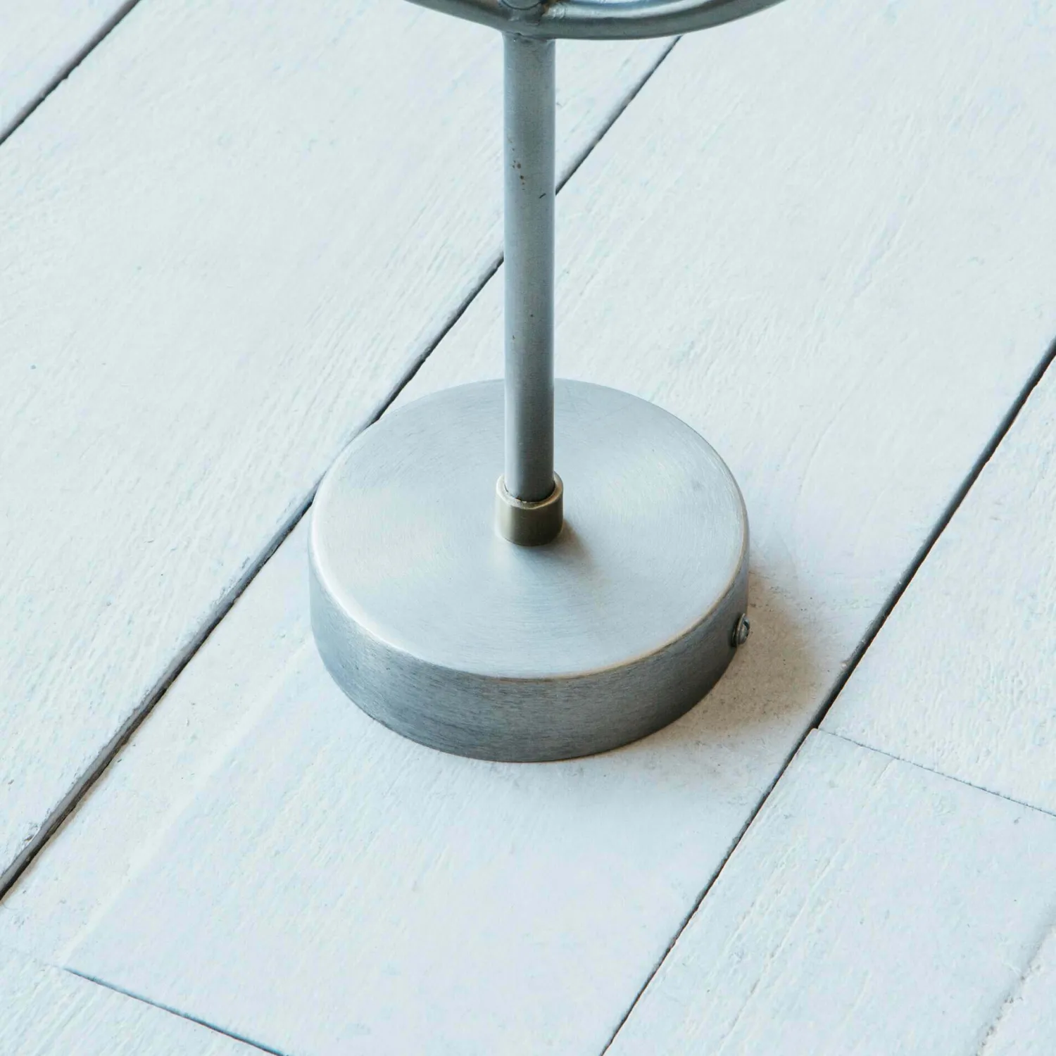 Graham & Green Maja Pendant Light
