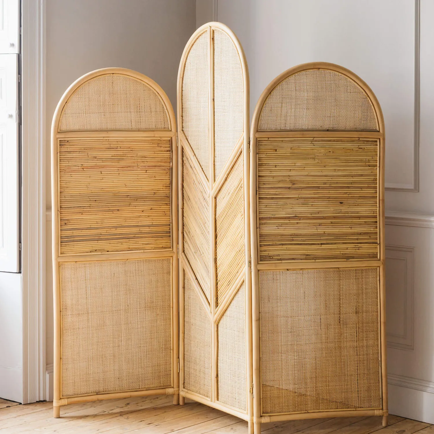 Graham & Green Natural Rattan Arched Screen