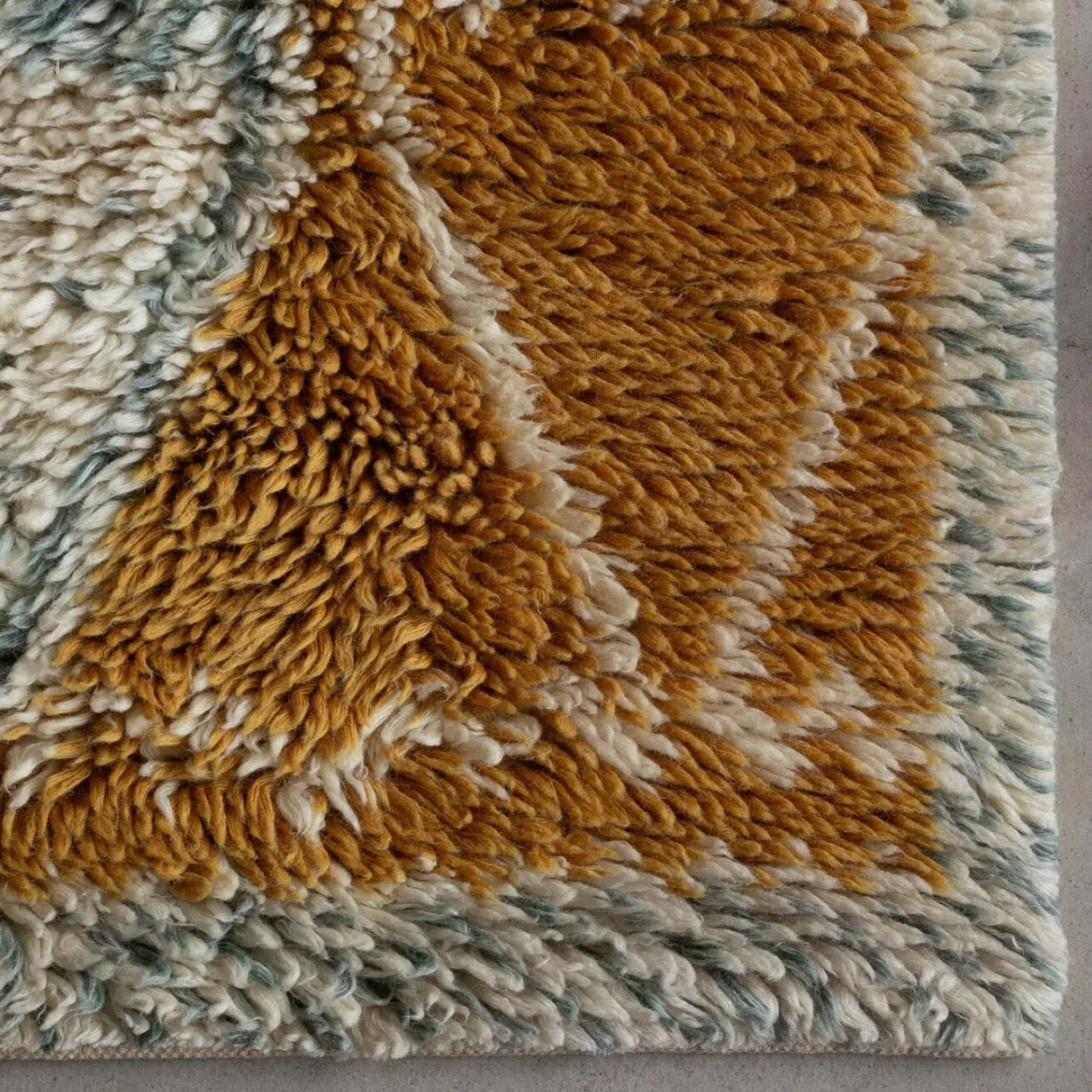 Graham & Green Orville Rug 200 x 140cm
