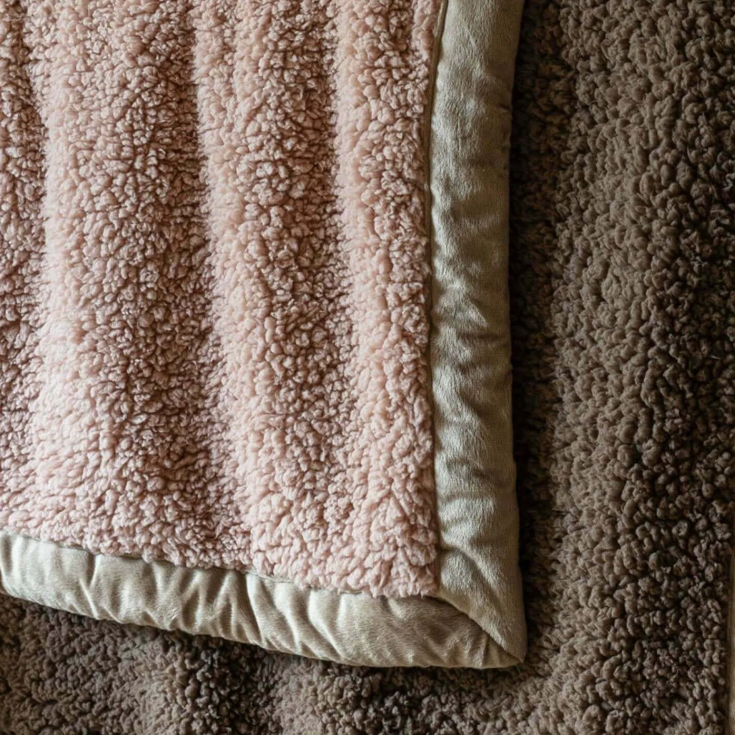 Graham & Green Sherpa Throw Blush