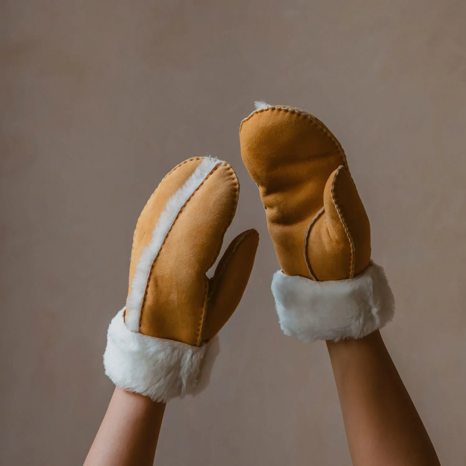 Graham & Green Tan Sheepskin Mittens