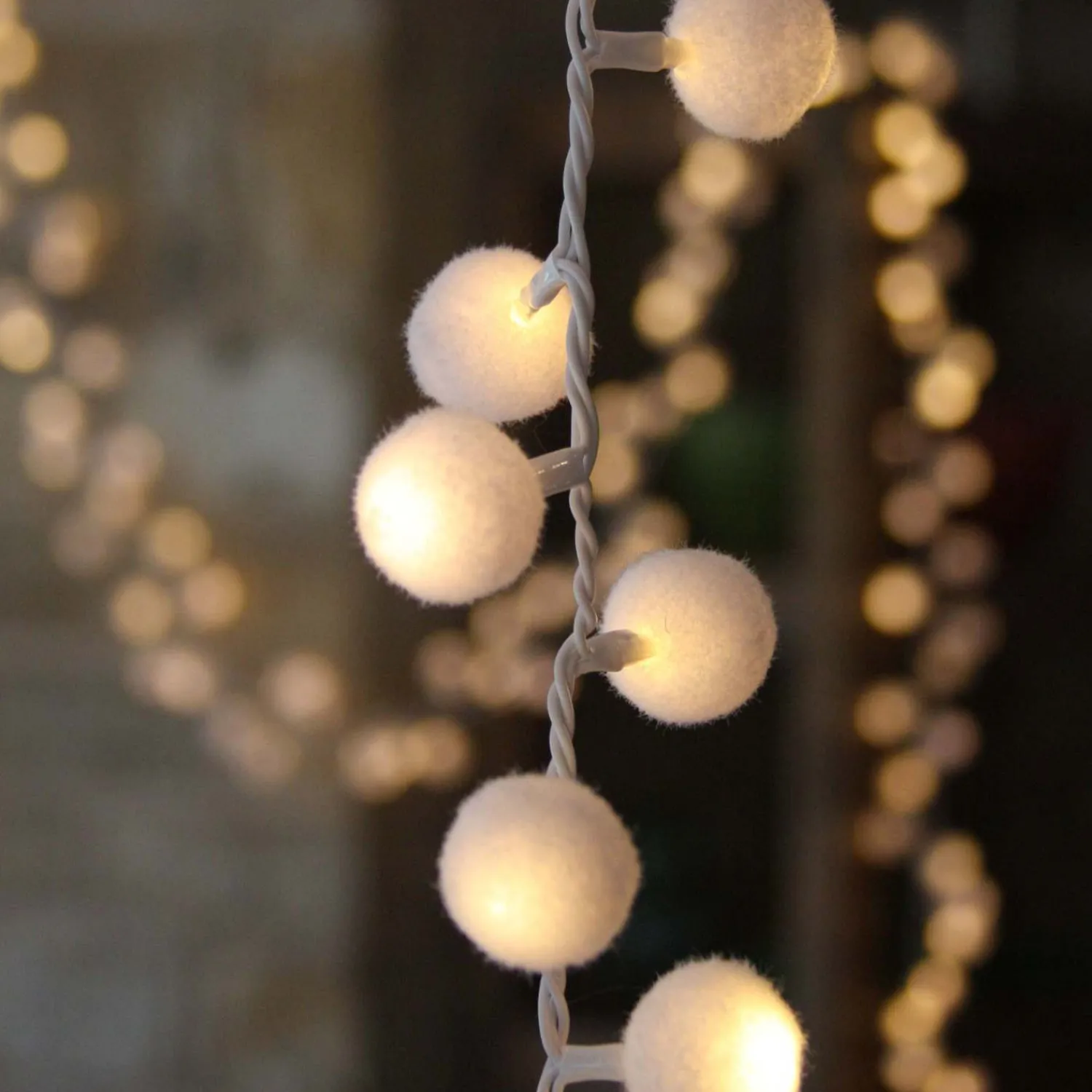 Graham & Green White Pom Pom Garland